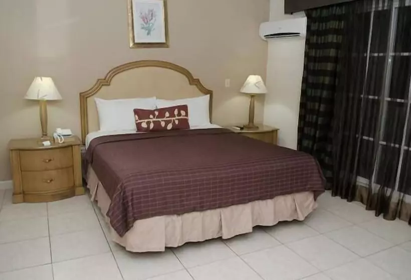 Hotel Las Cumbres & Water Park