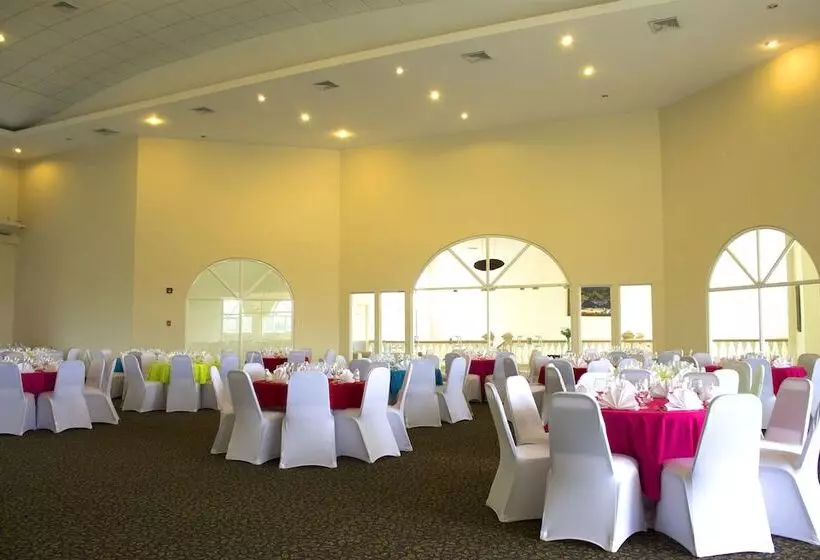 Hotel Las Cumbres & Water Park