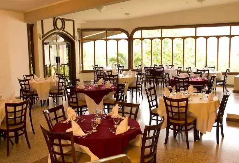 Hotel Las Cumbres & Water Park