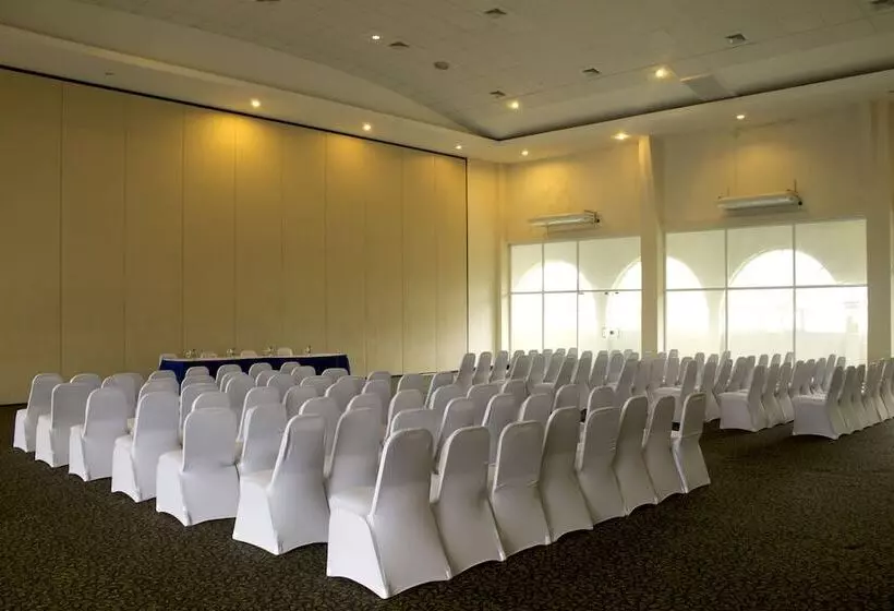 Hotel Las Cumbres & Water Park