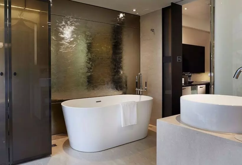 Taipei Fullerton Hotel Maison North