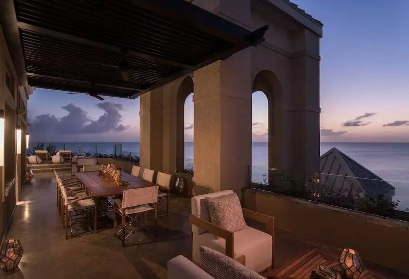 هتل The Ritzcarlton, Grand Cayman