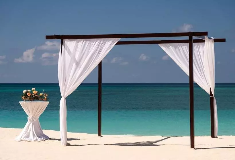 هتل The Ritzcarlton, Grand Cayman