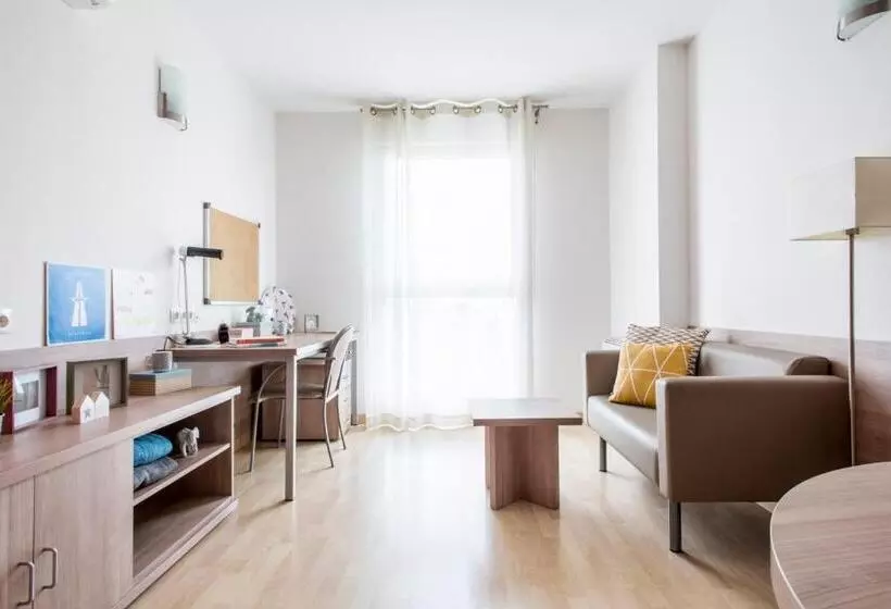 Retkeilymaja Alojamientos Universitarios Hipatia