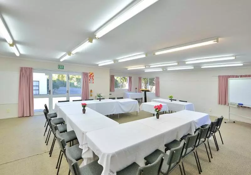 Manukau Hotel & Conference Centre