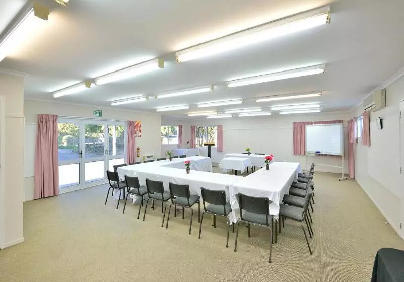 Manukau Hotel & Conference Centre