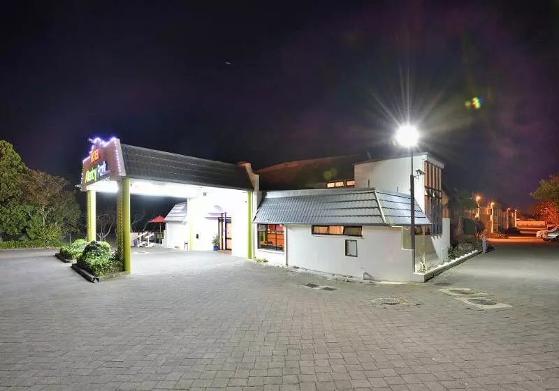 Manukau Hotel & Conference Centre