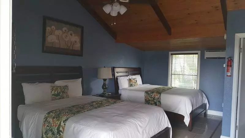 Hotel Bungalows On The Bay