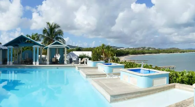 Hotel Bungalows On The Bay