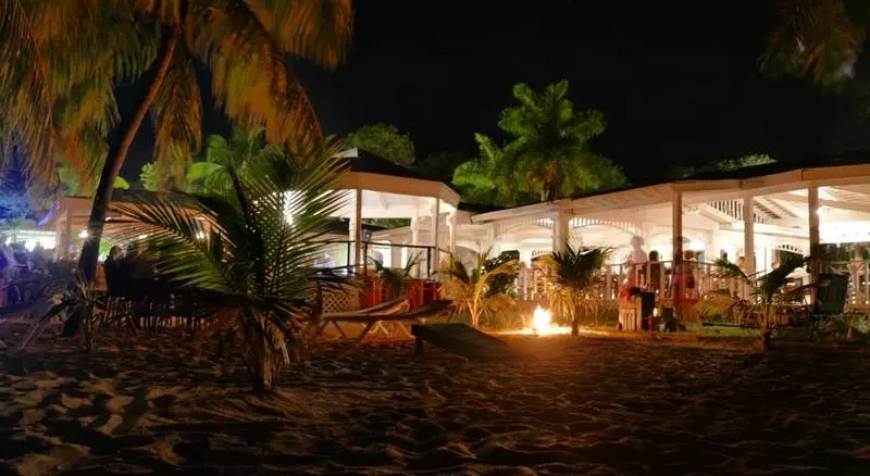 Hotel Bungalows On The Bay