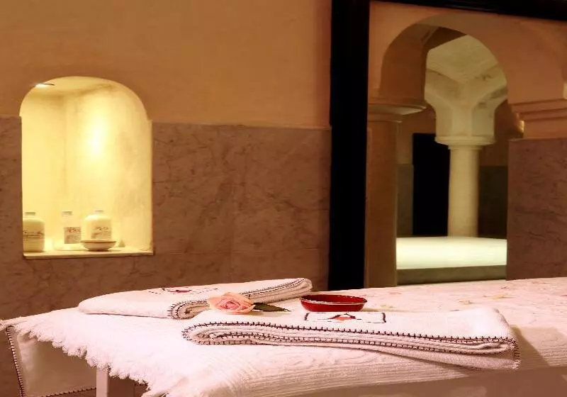 هتل La Villa Des Orangers   Relais & Châteaux