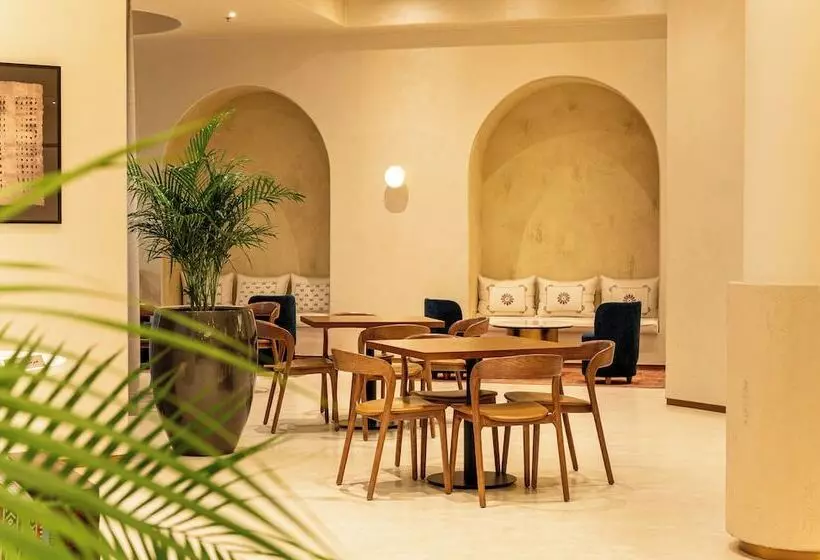 هتل Majestic Cove