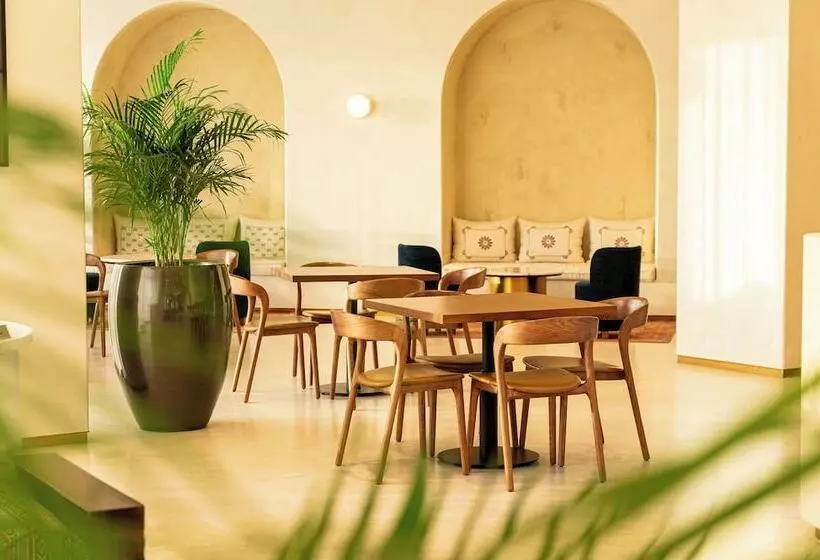 هتل Majestic Cove