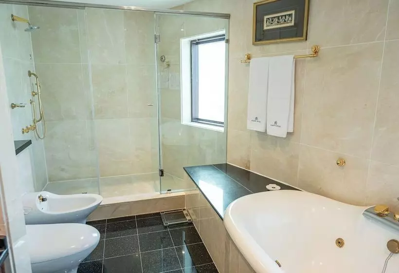 هتل Majestic Cove