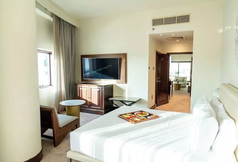 هتل Majestic Cove