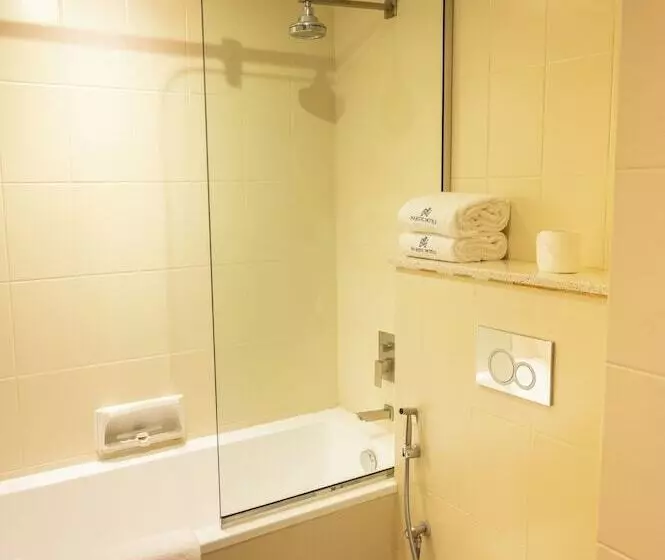 هتل Majestic Cove