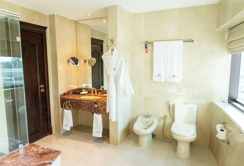 هتل Majestic Cove