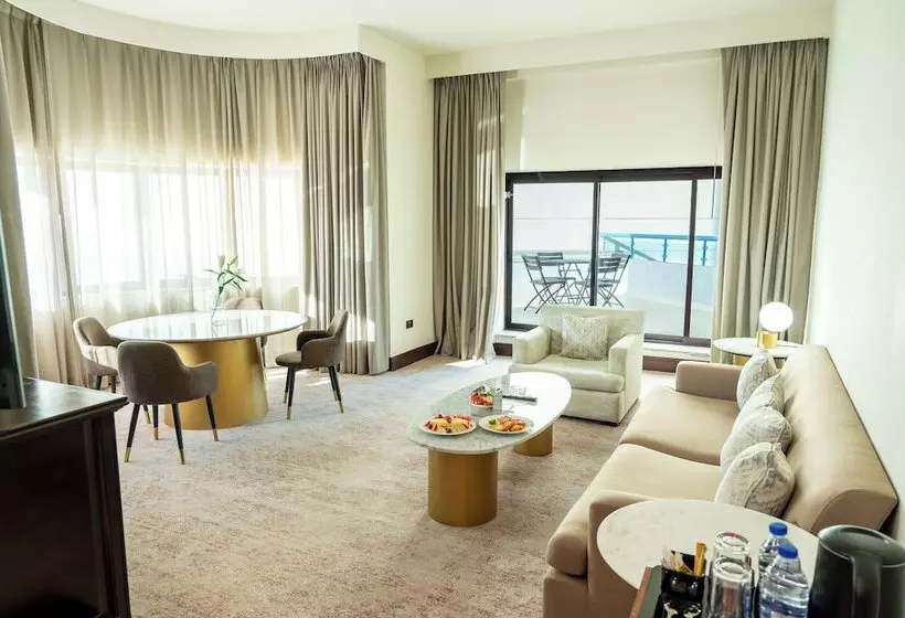 هتل Majestic Cove