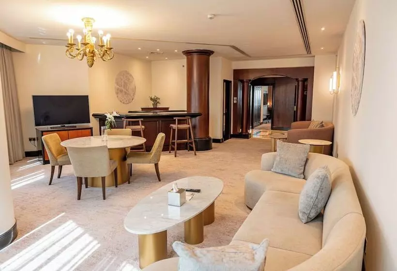 هتل Majestic Cove