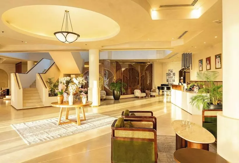 هتل Majestic Cove