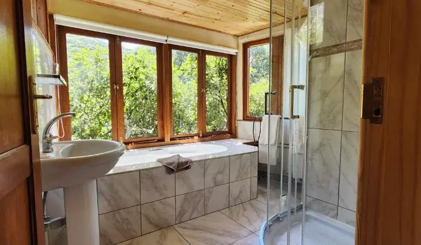 فندق Monkey Valley Resort