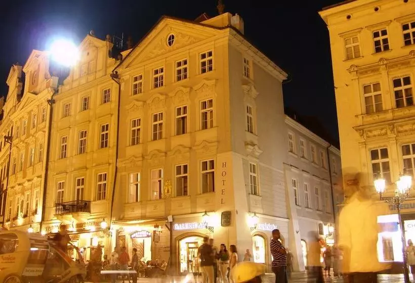 Szálloda Old Town Square Residence By Emblem