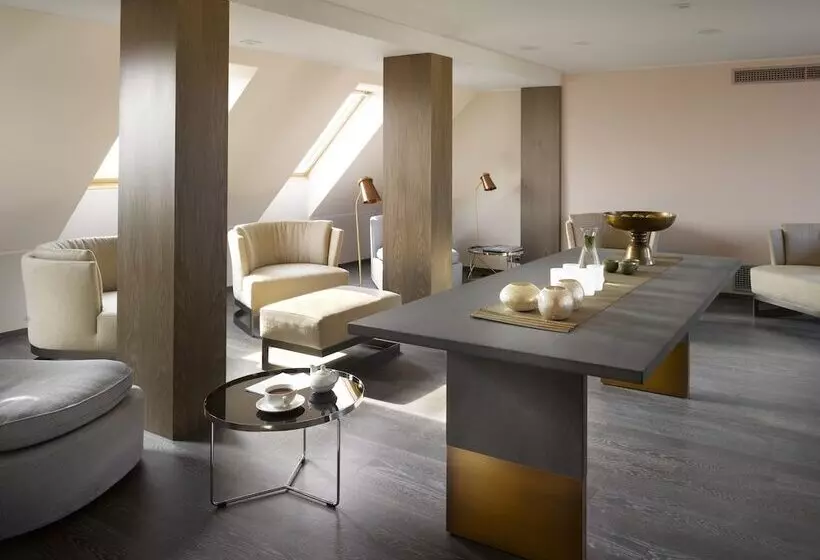 Szálloda Old Town Square Residence By Emblem