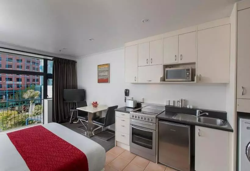 Отель Quest On The Terrace Serviced Apartments