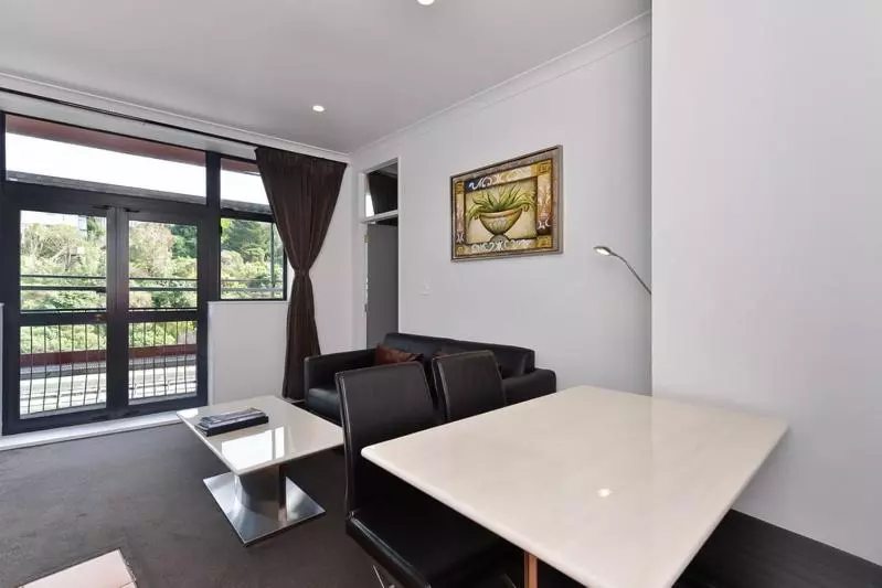 Отель Quest On The Terrace Serviced Apartments