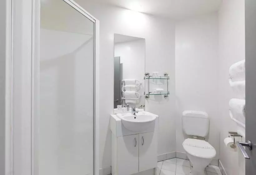 Отель Quest On The Terrace Serviced Apartments