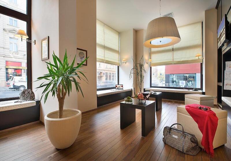 هتل Suite Home Prague