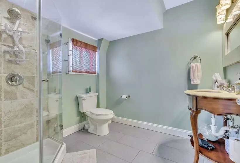 Retkeilymaja Saltwater Inn