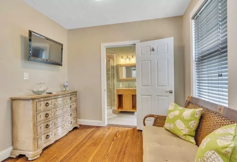 Retkeilymaja Saltwater Inn