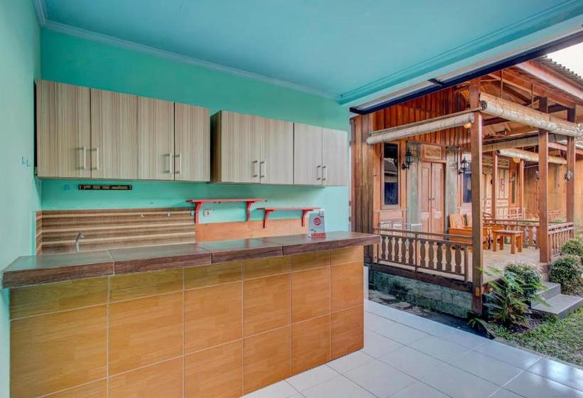 בית מלון כפרי Oyo 3834 House Tien