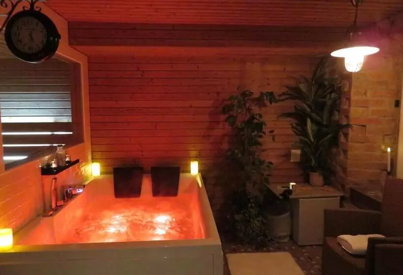 Aamiaismajoitus (B&B) Wedevågs Herrgård