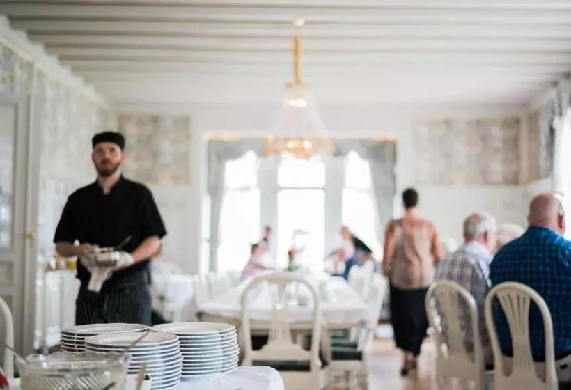 Aamiaismajoitus (B&B) Wedevågs Herrgård