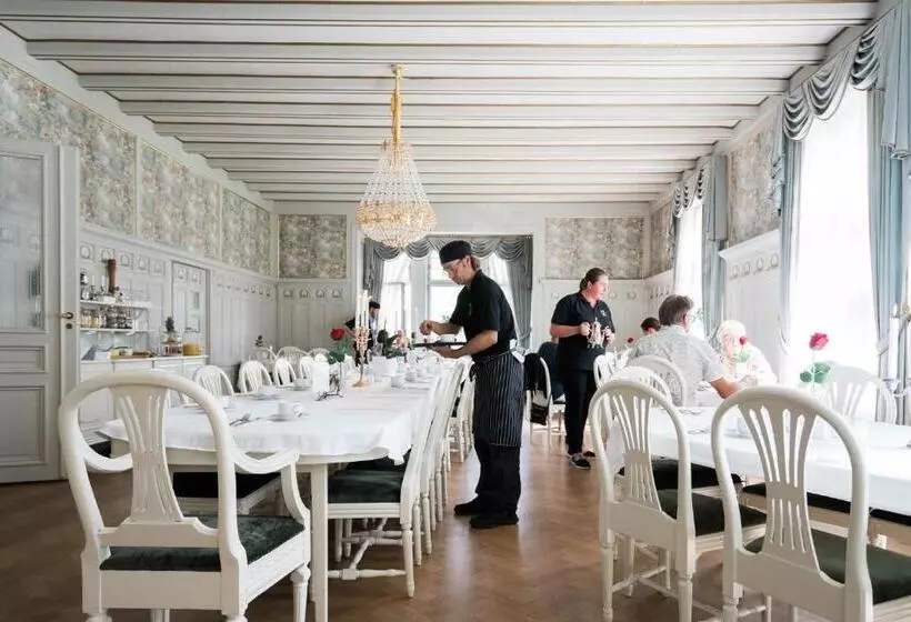 Aamiaismajoitus (B&B) Wedevågs Herrgård