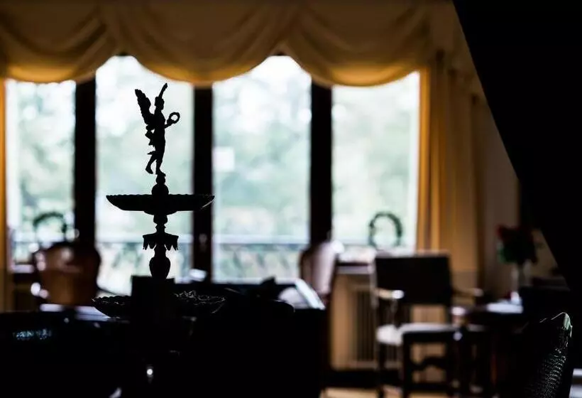 Aamiaismajoitus (B&B) Wedevågs Herrgård