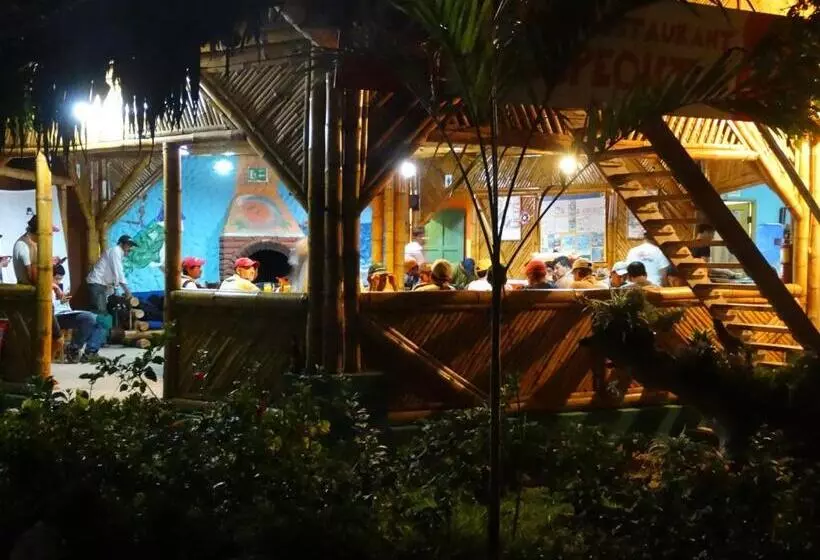 Aamiaismajoitus (B&B) Wipeout Cabaña Restaurant