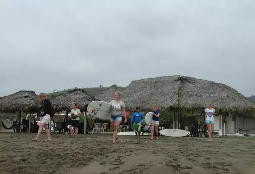 Aamiaismajoitus (B&B) Wipeout Cabaña Restaurant