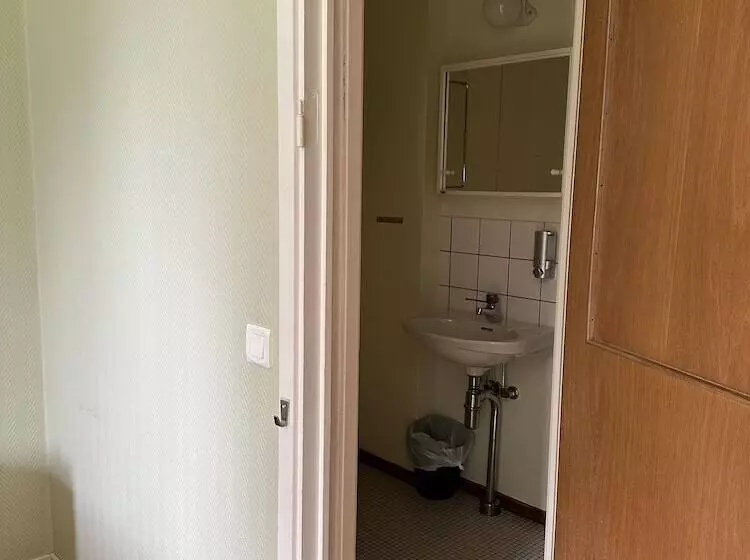 Brålanda Hotell Och Vandrarhem