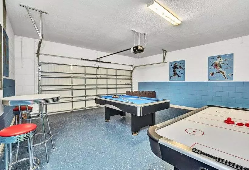 5bed 4.5ba Villa Games Pool