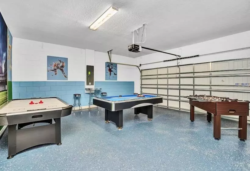 5bed 4.5ba Villa Games Pool