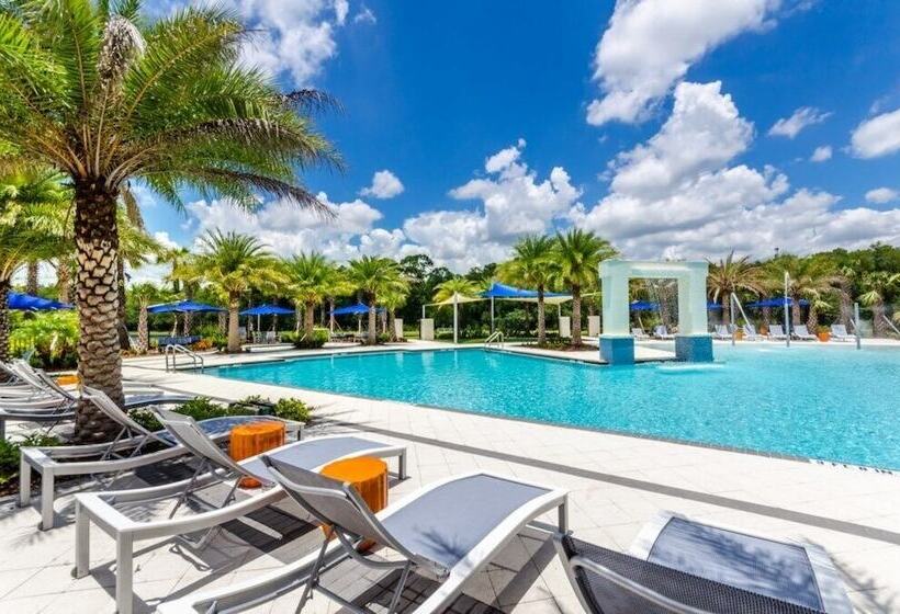 8 Bedroom 6 Bathroom Villa