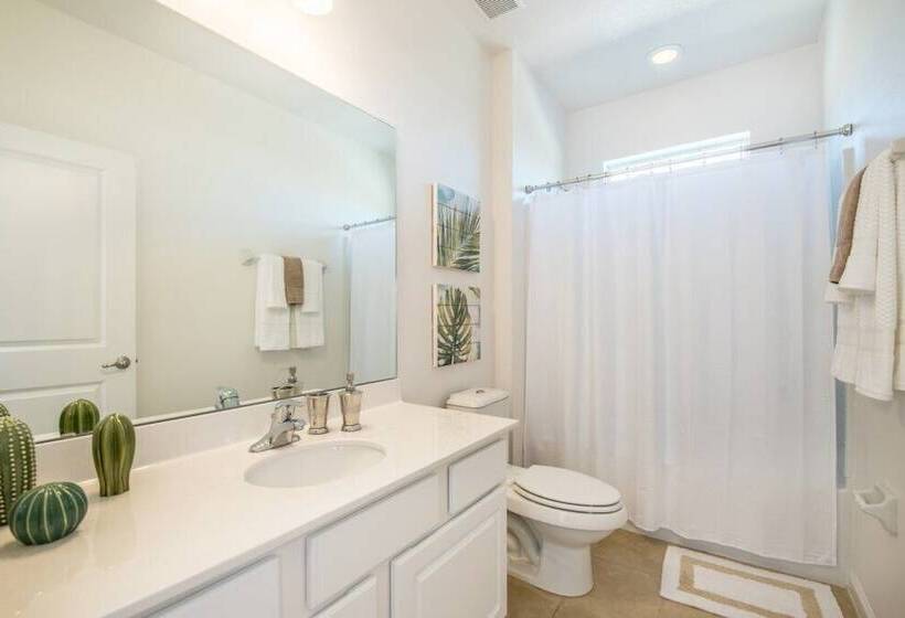 8 Bedroom 6 Bathroom Villa