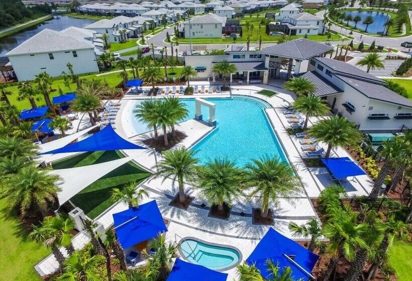 8 Bedroom 6 Bathroom Villa