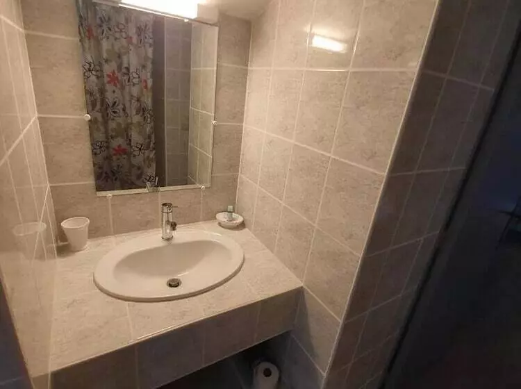 ベッドアンドブレックファースト Chez Moutier