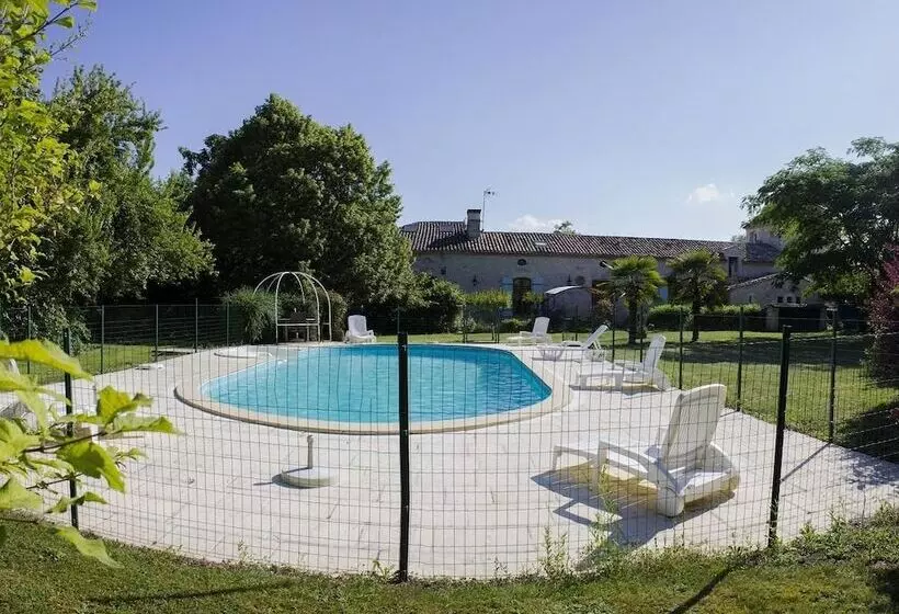 ベッドアンドブレックファースト Chez Moutier