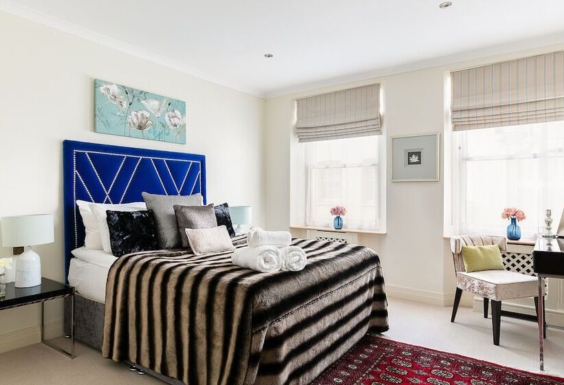 Luxury 5 Bedroom Villa With Parking And Ac