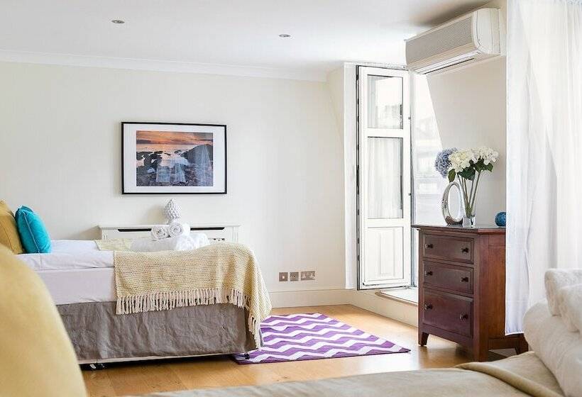 Luxury 5 Bedroom Villa With Parking And Ac